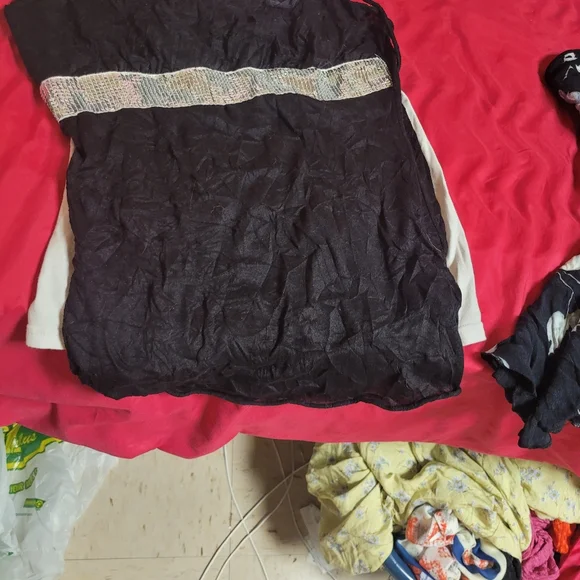 Tank tops - Picture 2 of 3